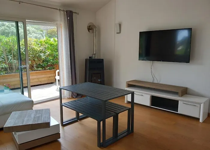 Апартаменты Cosy Cocoon With Balcony Close To The Sea *