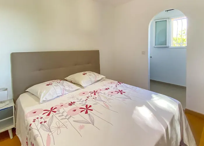 Cosy Cocoon With Balcony Close To The Sea