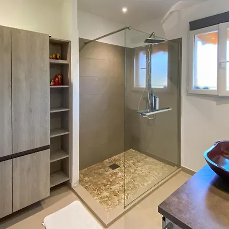 아파트 Cosy Cocoon With Balcony Close To The Sea *